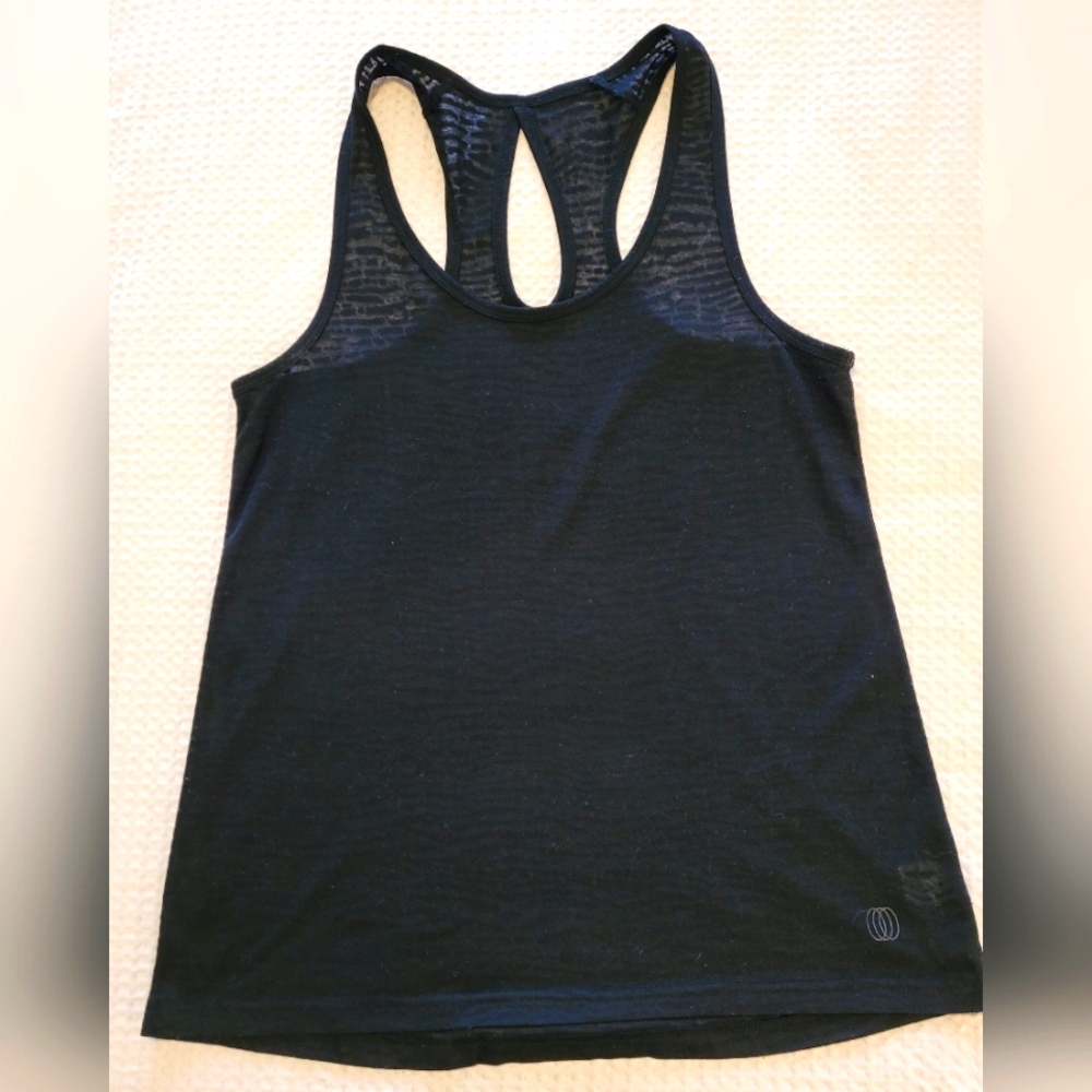 Workout shirt in Black. SIZE M.